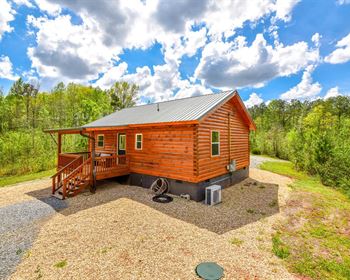 Cabin in the Woods, Minutes from Lake Martin