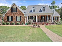 46.5 Acres With a Home in Madison : Flora : Madison County : Mississippi