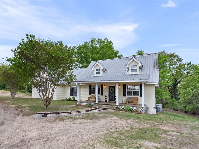 Home, Barn, and 11.92 Acr : Prattville : Autauga County : Alabama