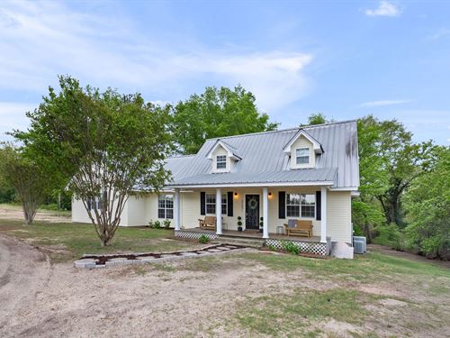 Home, Barn, And 11.92 Acr : Prattville : Autauga County : Alabama