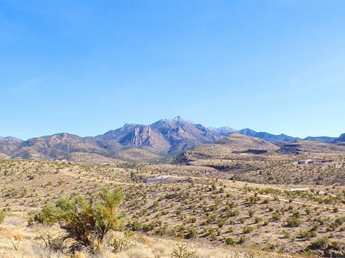 Easy Access, Power, & Luxury Living : Kingman : Mohave County : Arizona
