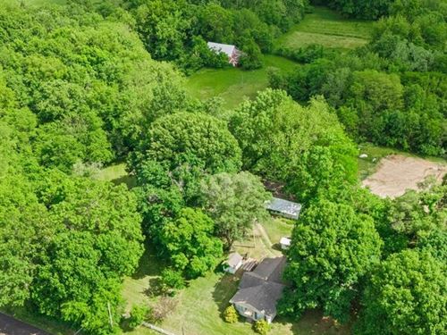 27 Acres of Serene Country Living : Liberty : Clay County : Missouri