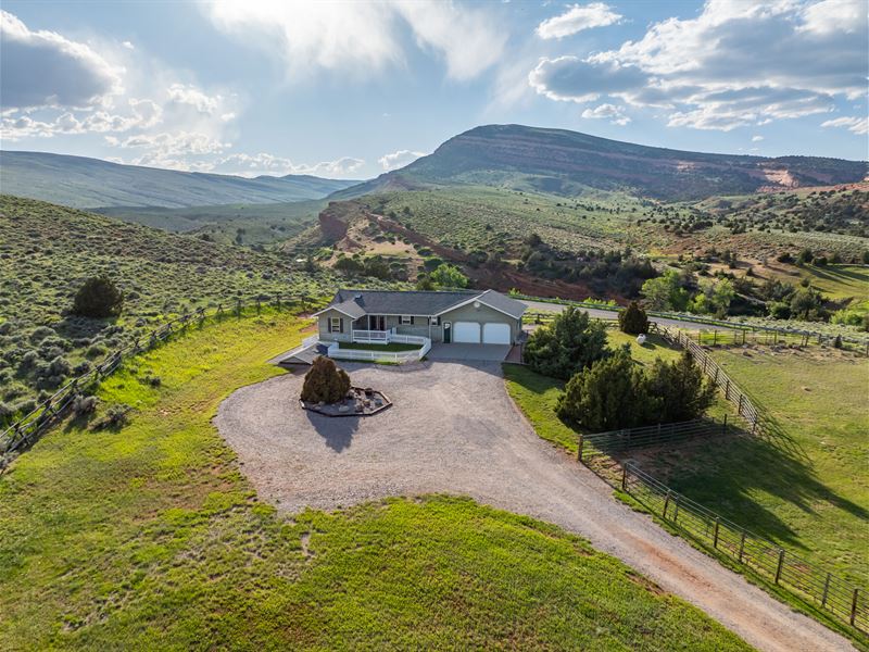 Red Butte Ranchette Surrounding : Lander : Fremont County : Wyoming
