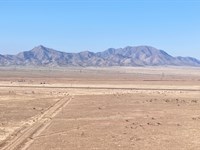 Peaceful Land with Mountain Views : Belen : Valencia County : New Mexico