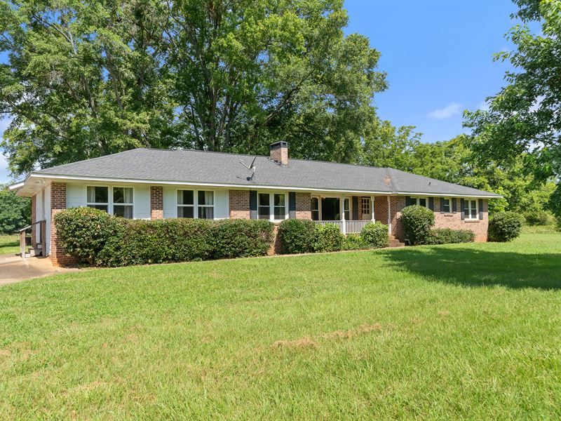 Charming All-Brick Home on 5 Acres : Eatonton : Putnam County : Georgia