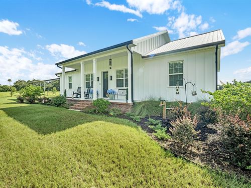 Southern Charm Meets Modern Living : Plant City : Hillsborough County : Florida