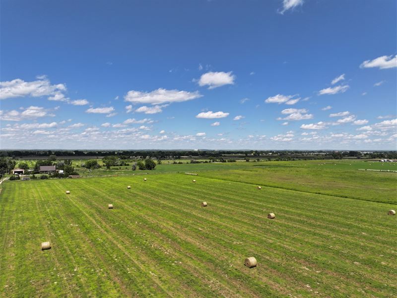 State Farm Road Short Acreage West : North Platte : Lincoln County : Nebraska