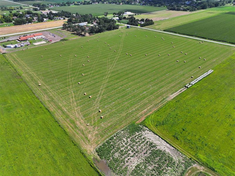 State Farm Road Long Acreage West : North Platte : Lincoln County : Nebraska