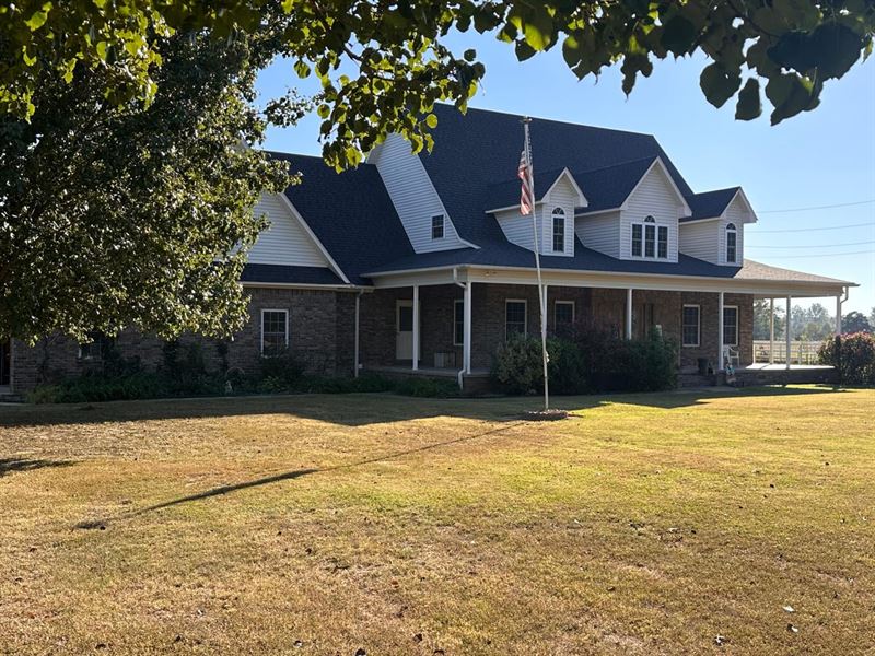 Spacious Country Home on 21 Acres : Carlisle : Lonoke County : Arkansas