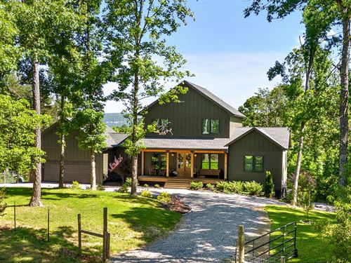 Modern Farmhouse on 10 Acres : Chickamauga : Walker County : Georgia