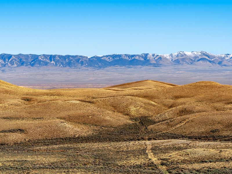Mountain View Bordering Public Land : Rawlins : Sweetwater County : Wyoming