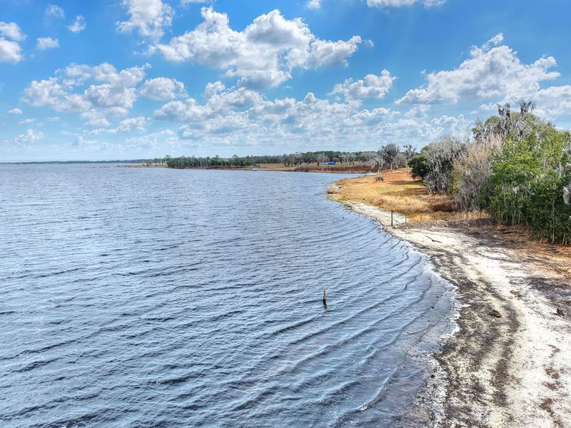 Lake Living Without Limitations : Fort Meade : Polk County : Florida