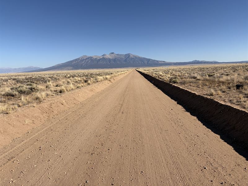 Power Close Big Views Colorado : Blanca : Costilla County : Colorado