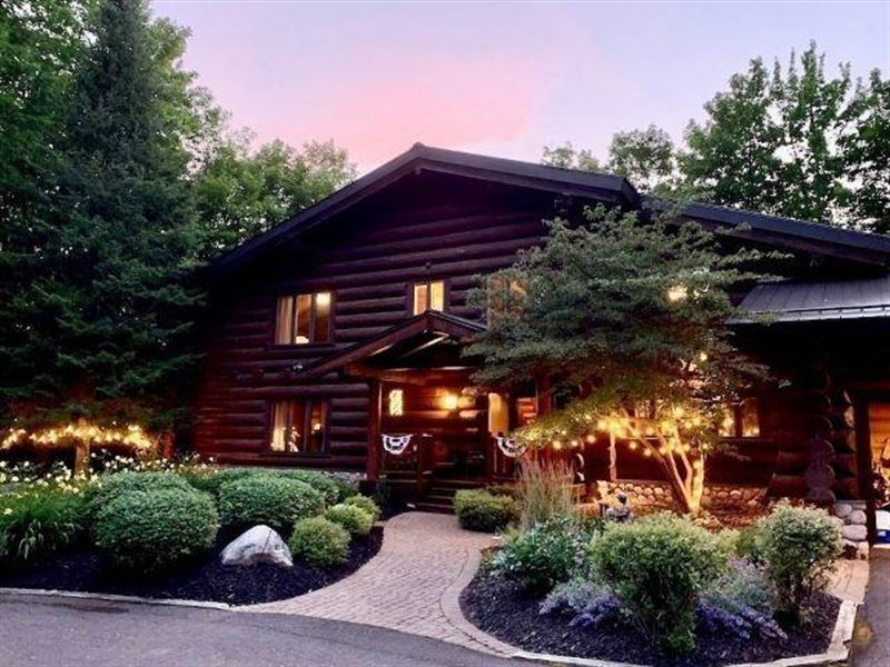 Hewitt Lake Chalet : Oma : Iron County : Wisconsin