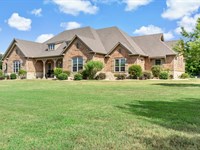 Paris, TX Luxury Equine Estate 26.7 : Paris : Lamar County : Texas