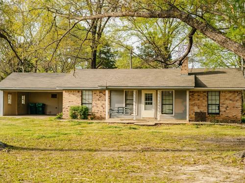 A Home on 16.99 Acres in Hinds Coun : Terry : Hinds County : Mississippi