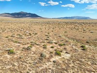 82 Acres and Breathtaking Mountains : Winnemucca : Humboldt County : Nevada