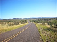 20 Ac with Electricity on Paved Hwy : Sierra Blanca : Hudspeth County : Texas