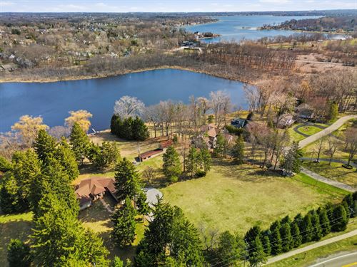 West Bloomfield Private Lake Estate : Orchard Lake : Oakland County : Michigan
