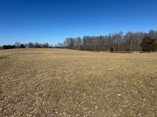 18 Ac with Older Home and Barn : Albany : Clinton County : Kentucky
