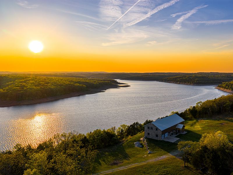 The Lodge at Bull Shoals : Cedarcreek : Taney County : Missouri