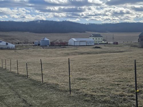 Nestled on 5 +/- Scenic Acres : North Freedom : Sauk County : Wisconsin