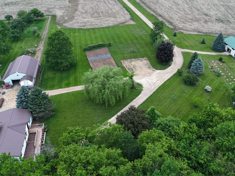Charming Hobby Farm : Hillpoint : Sauk County : Wisconsin