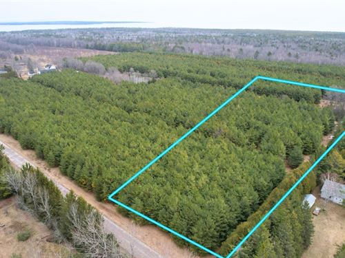 Have a Big Yard for Your Kids : Baileys Harbor : Door County : Wisconsin