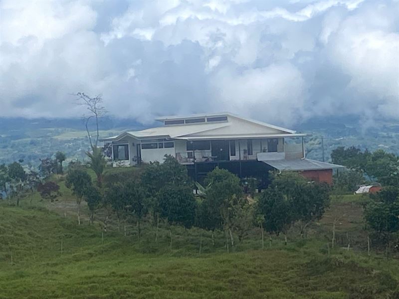 White Serenity Farm & Gardens : Turrialba : Costa Rica