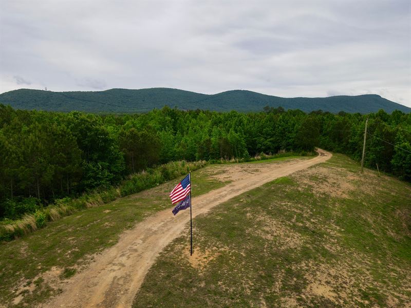 Mountaintop Retreat in Talladega : Talladega : Talladega County : Alabama