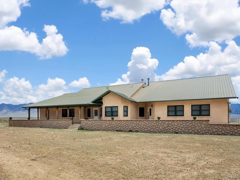 Big Skies, Endless Mountain Views : Moffat : Moffat County : Colorado
